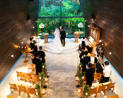 箱根の森高原教会の結婚式風景